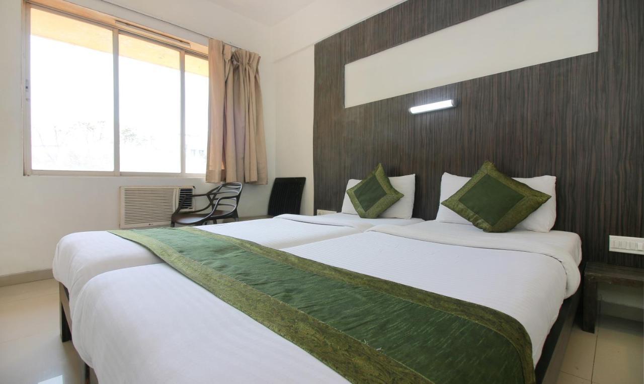 Hotel Treebo Trend Golden Nest à Thane Extérieur photo