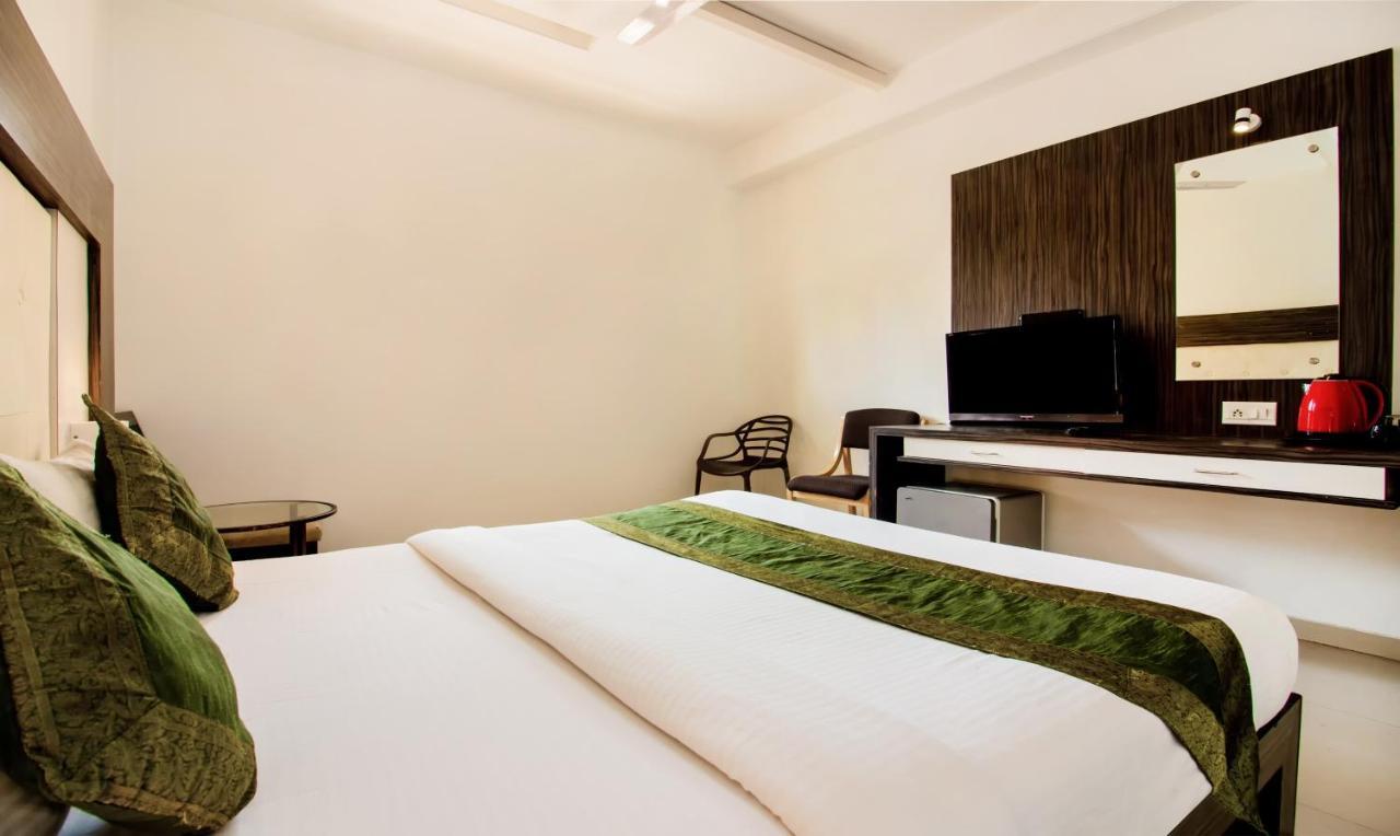 Hotel Treebo Trend Golden Nest à Thane Extérieur photo