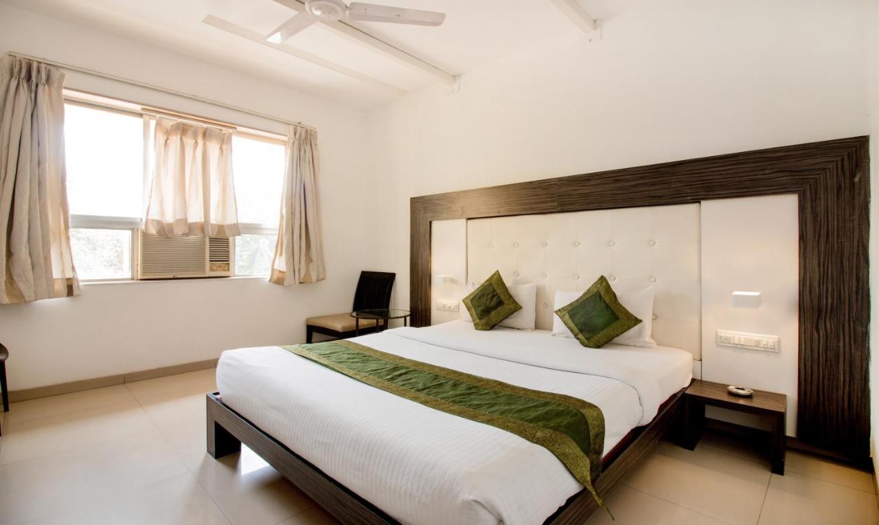 Hotel Treebo Trend Golden Nest à Thane Extérieur photo