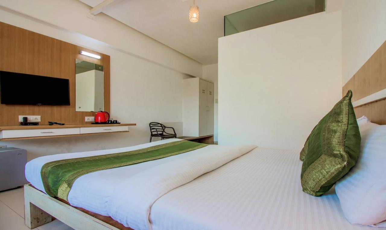Hotel Treebo Trend Golden Nest à Thane Extérieur photo